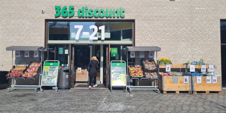 365 discount facade 768x384