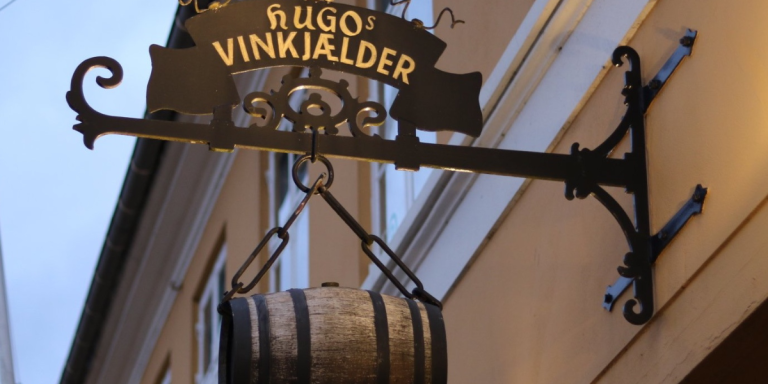 Hugos vinkaelder facade 768x384