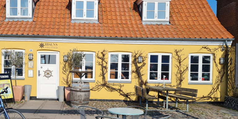 Ibsens pub og vinbar facade 2 768x384