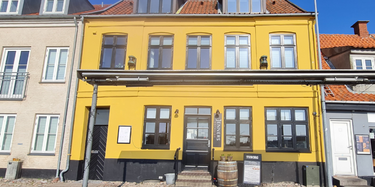Jenners Dockside facade 768x384