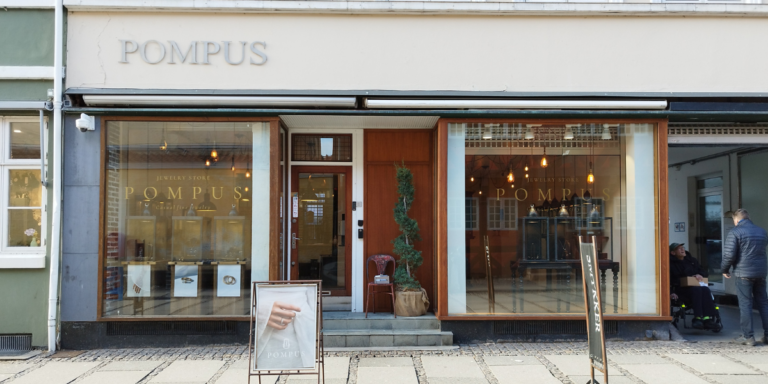Pompus facade 768x384