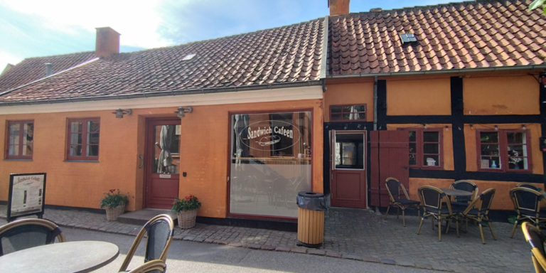Sandwich cafeen facade 768x384
