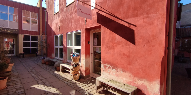 Moedrehjaelpen facade 768x384