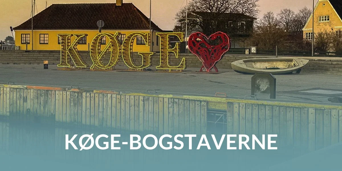 KØGE-bogstaver på havnen